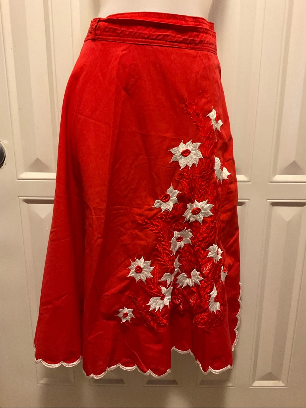 Foyen’s of Hawaii vintage Embroidered Wrap skirt